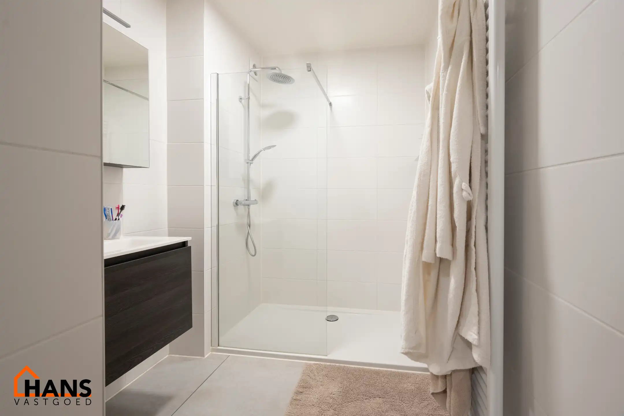 Recent gerenoveerd appartement op de 2de verdieping met optionele garagebox. foto 9