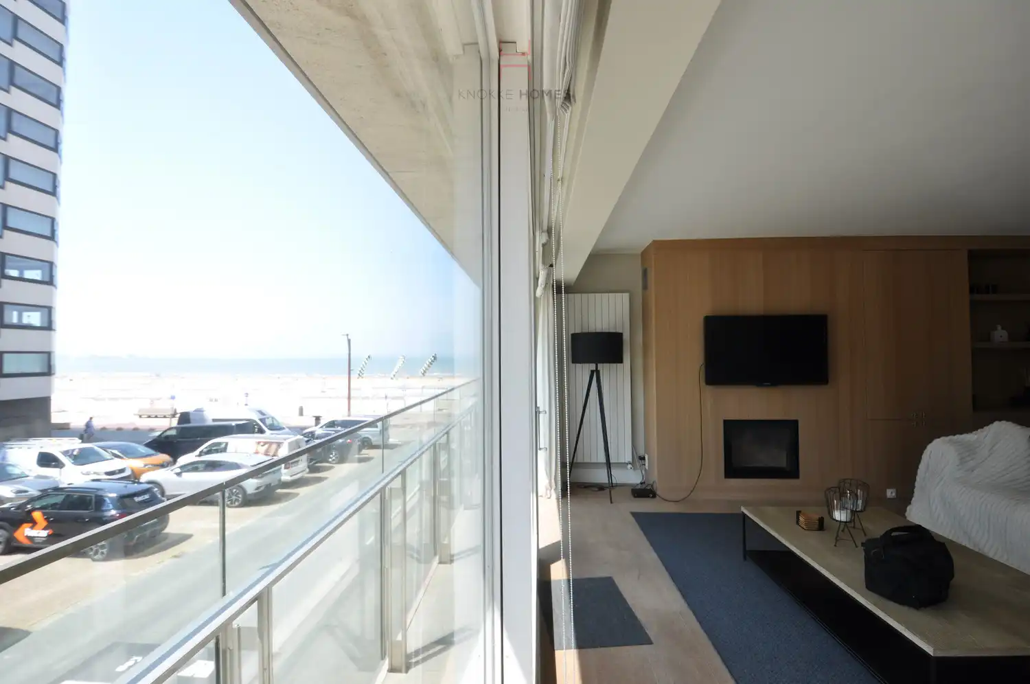 Instapklaar vernieuwd appartement met een mooi zijdelings zeezicht in Duinbergen foto 2