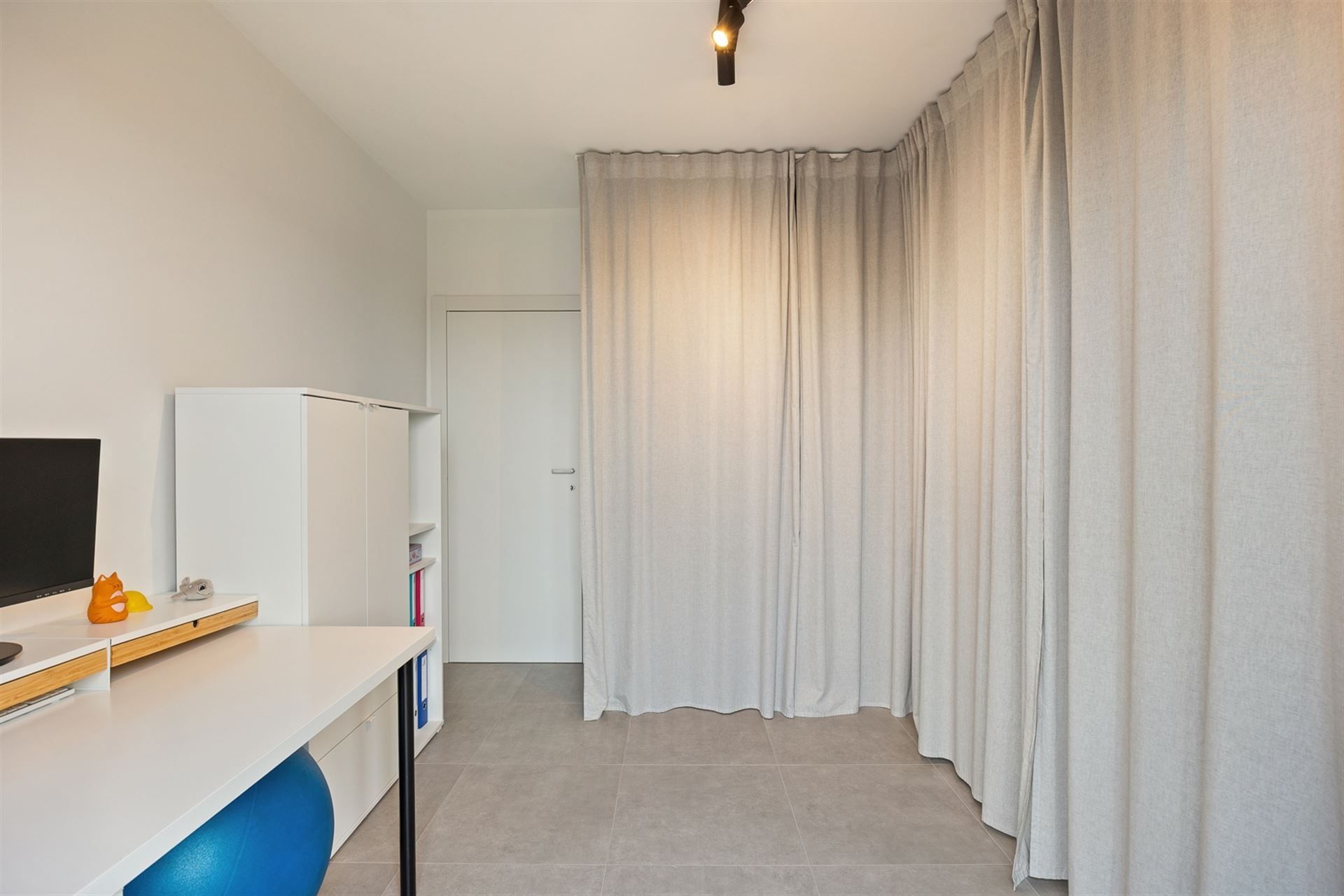 Instapklaar Appartement met 2 Slaapkamers, Terras en Garage foto 16