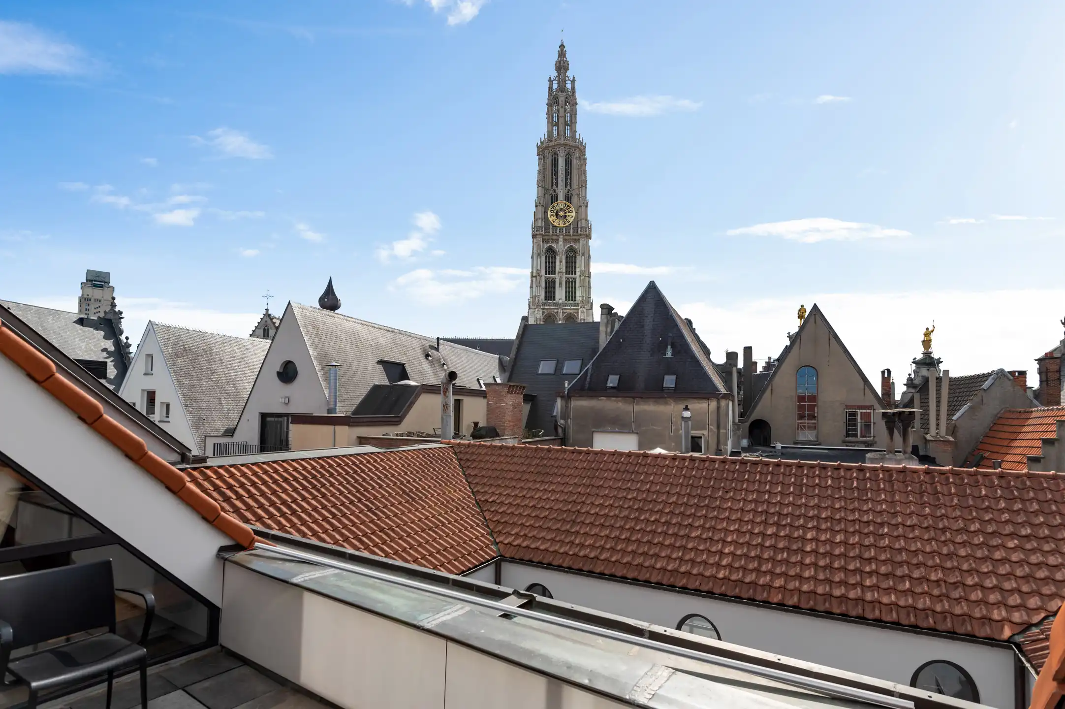 Instapklaar kantoorgebouw in het centrum van Antwerpen!  foto 22