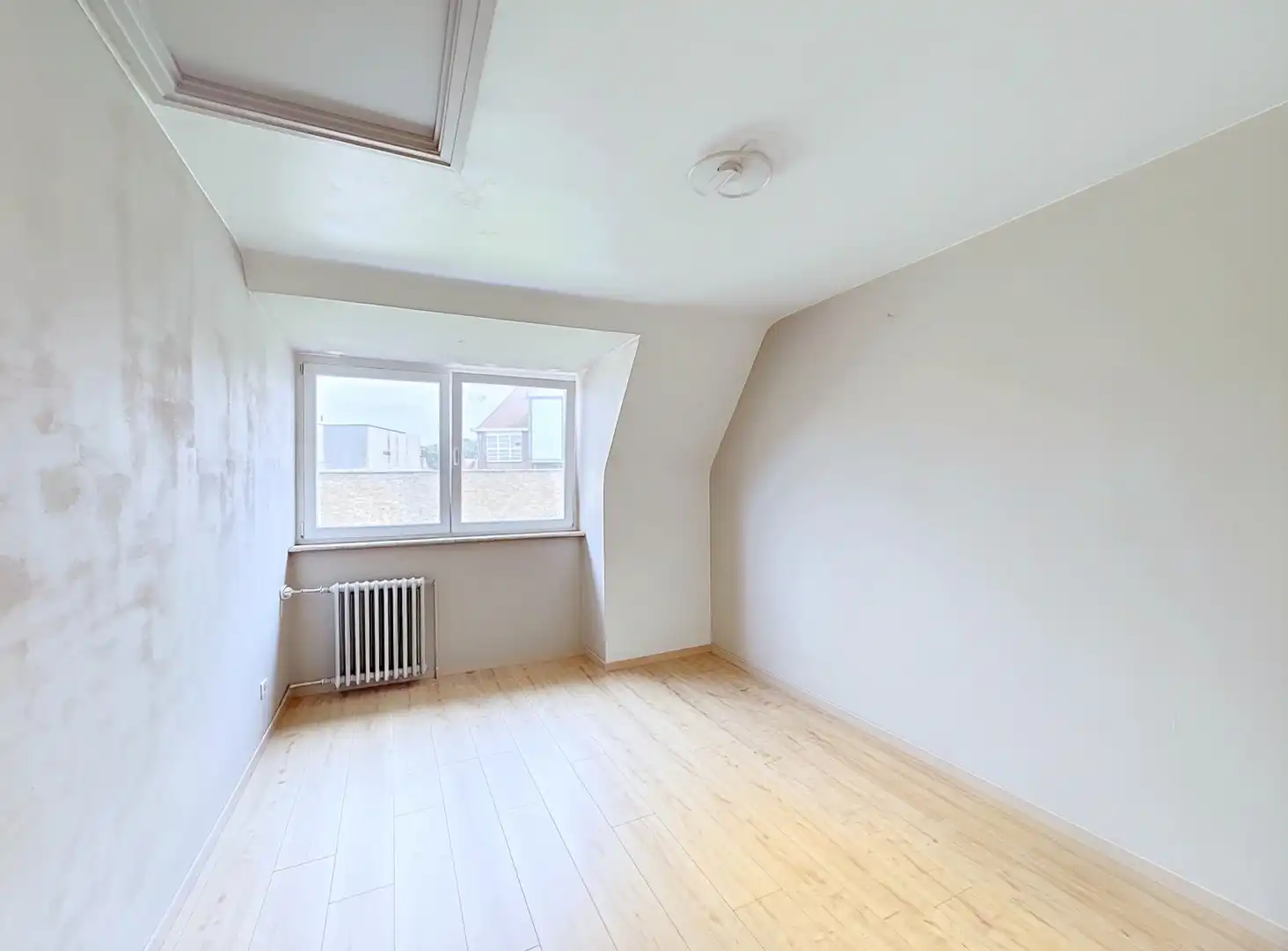 Statige villa met 4 slaapkamers en bureau foto 21