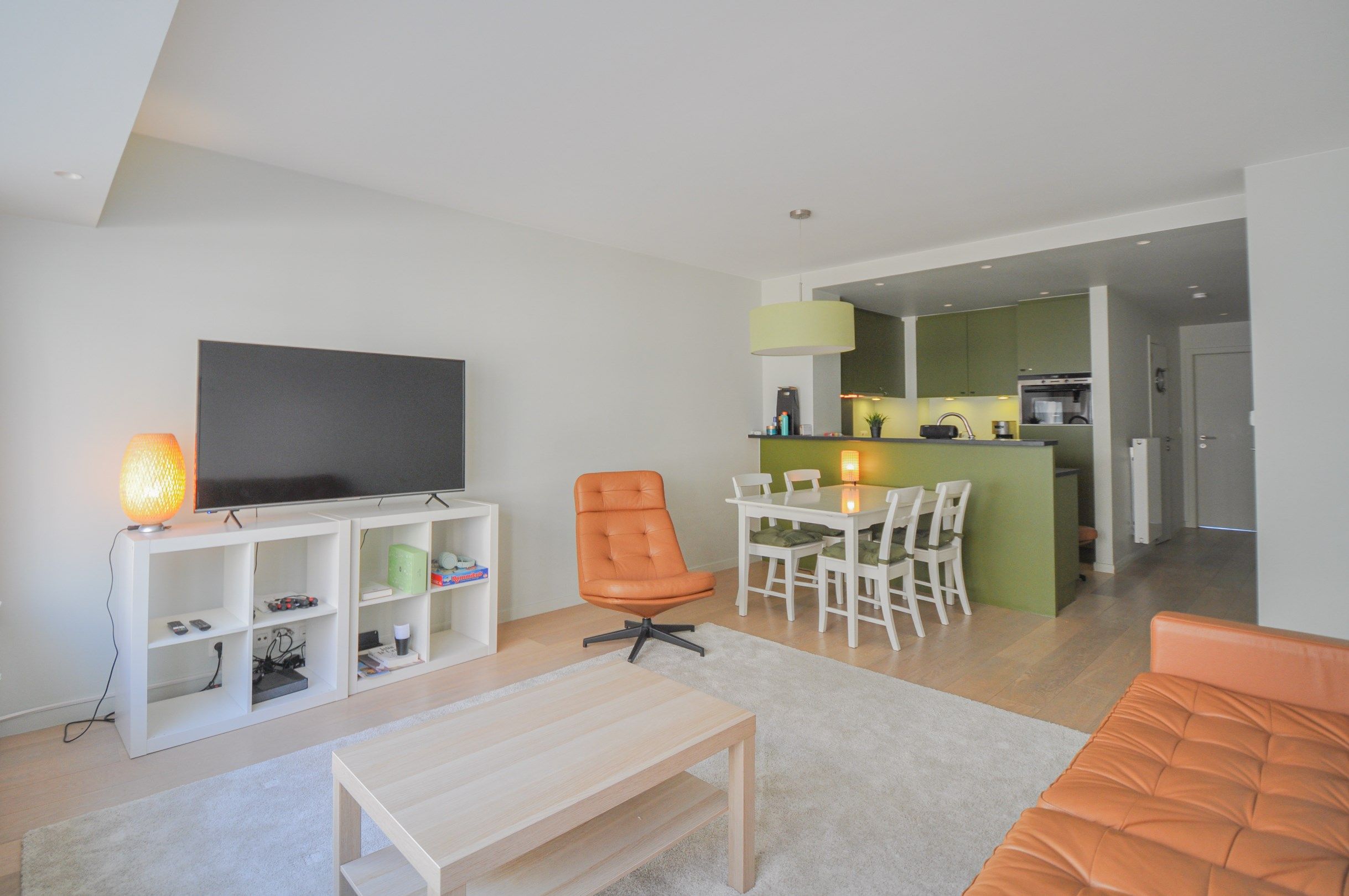 Centraal gelegen, instapklaar zonnig tweeslaapkamerappartement op enkele stappen van de zee en het commercieel centrum.  foto 3