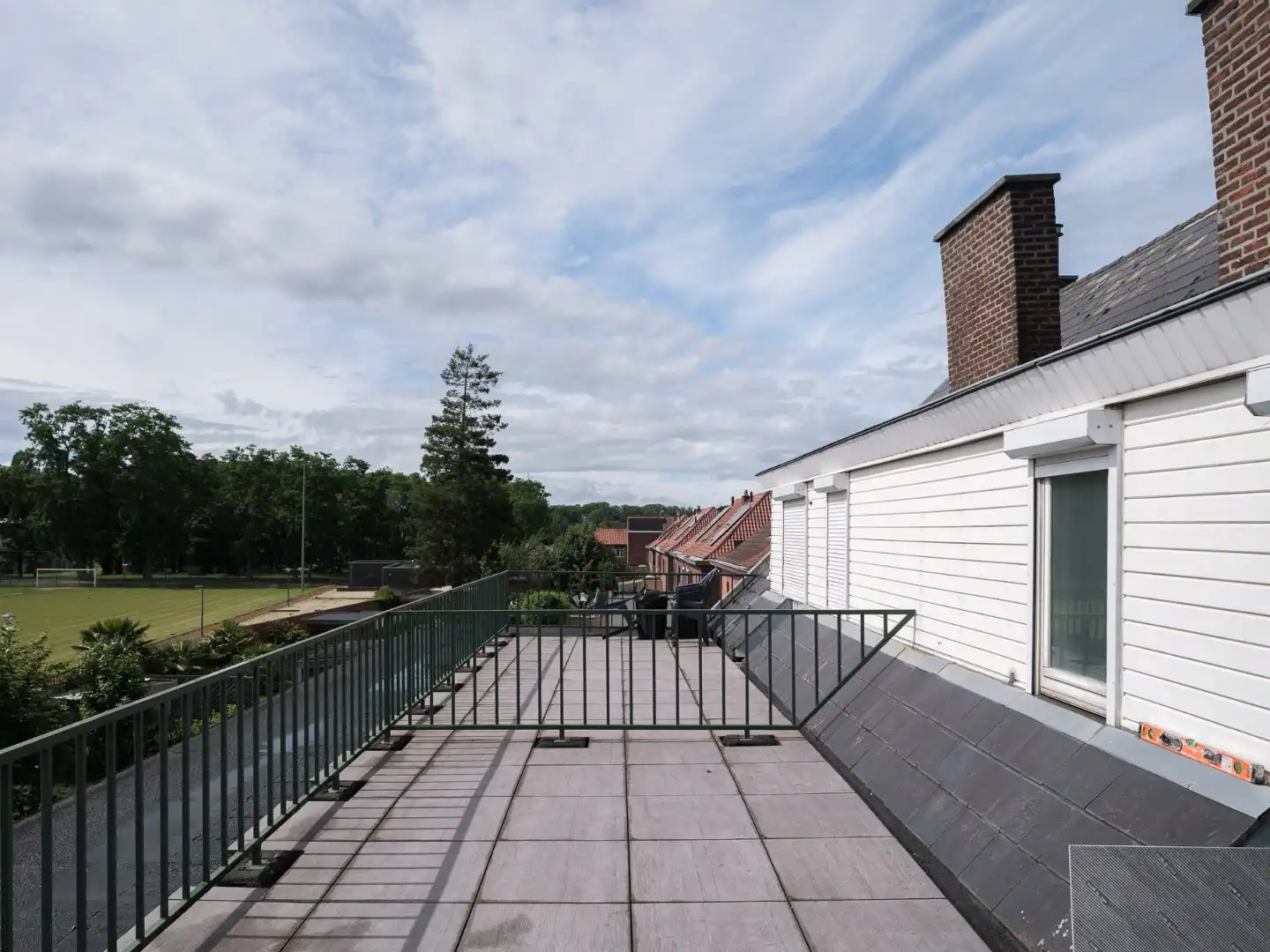 Instapklaar appartement met ruim terras in Wetteren foto 11