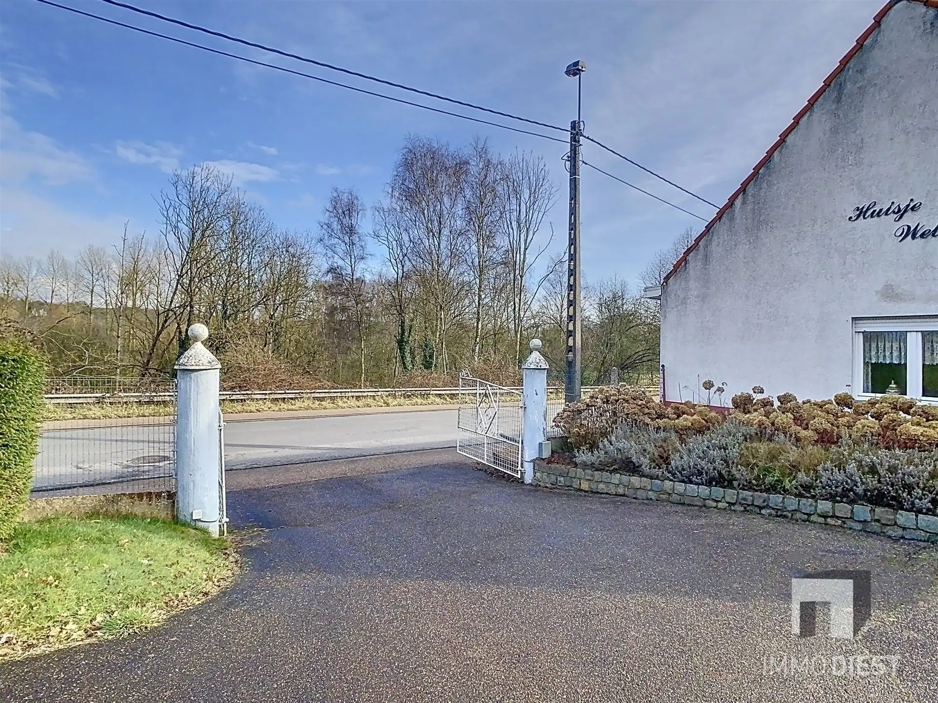 Woning met grote garage en stalling foto 29