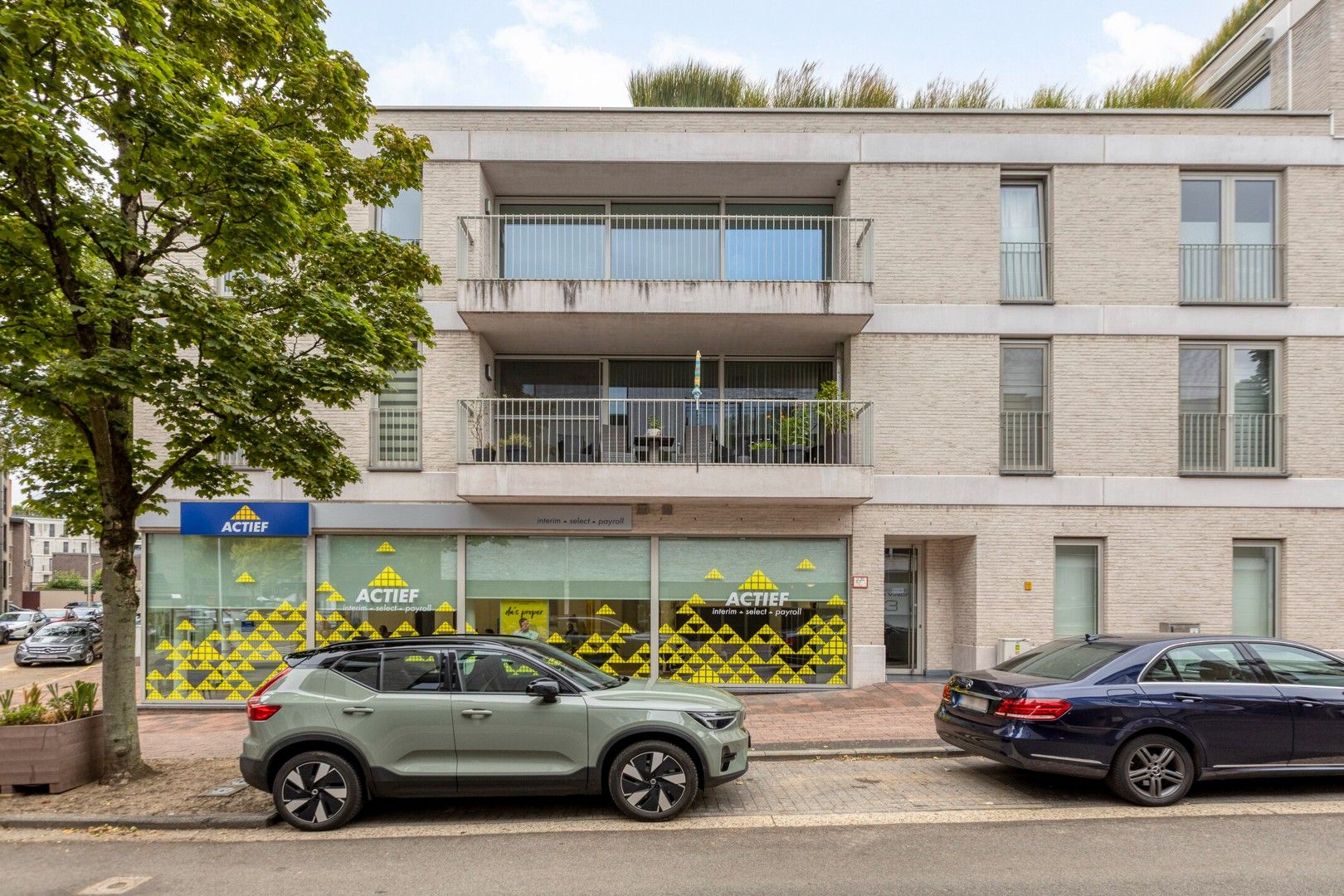 Te koop: lichtrijk appartement in hartje Genk foto {{pictureIndex}}