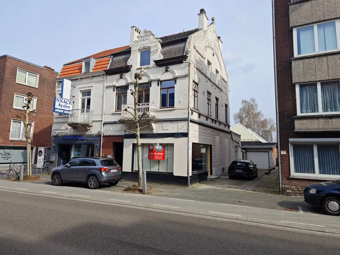 Gerenoveerde kantoorruimte met opslag foto {{pictureIndex}}