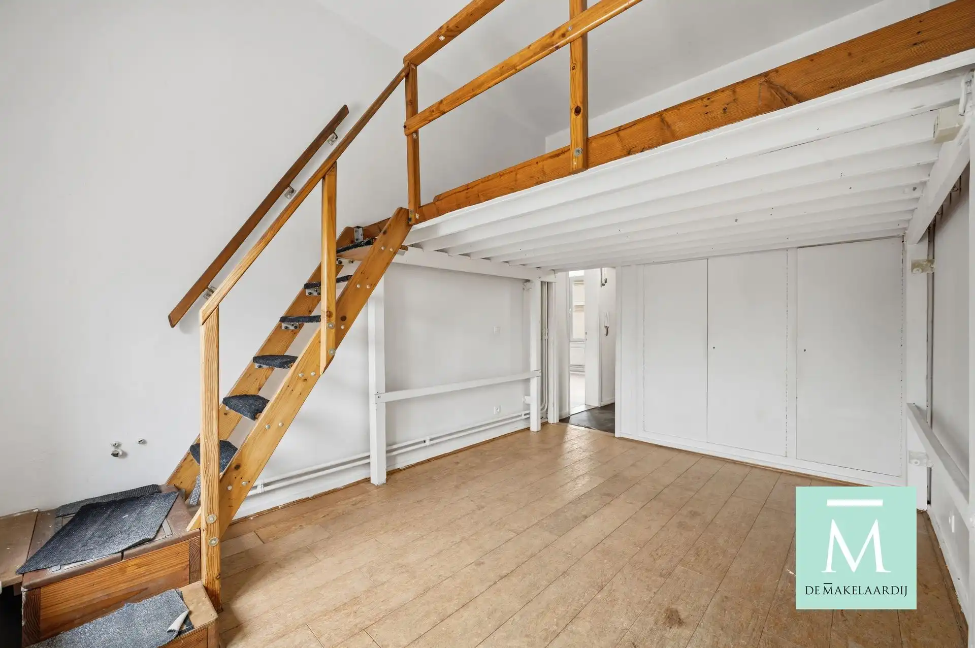 Op te frissen 2/3 slaapkamerappartement op strategische ligging! foto 6