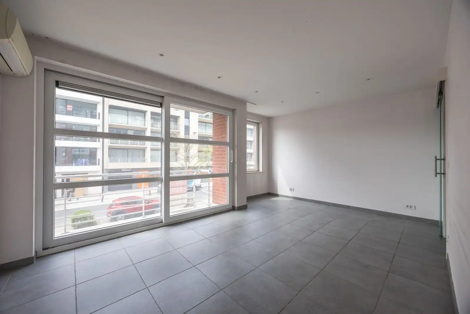 Ruim en instapklaar 3-slaapkamerappartement in hartje Oostende foto 9