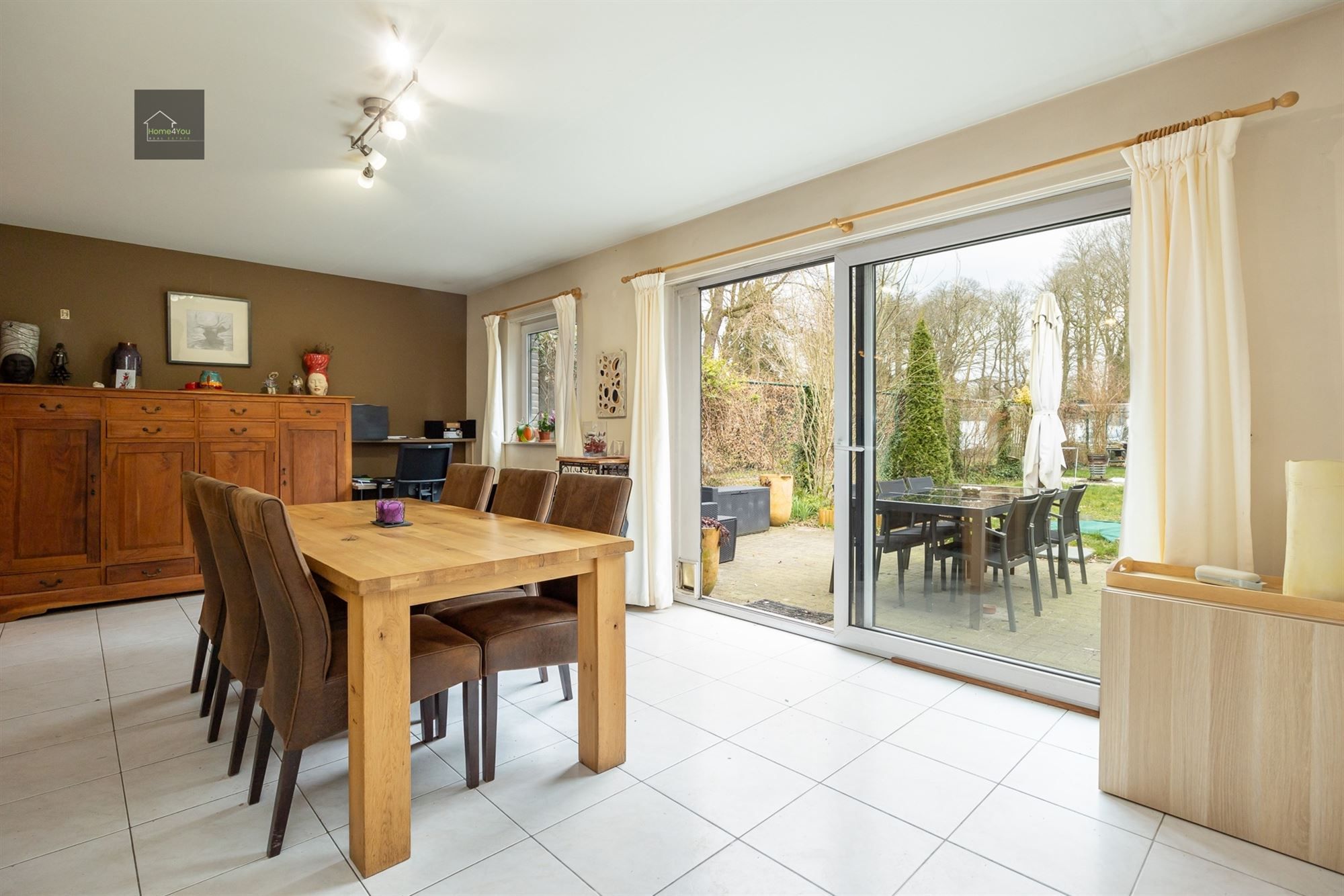 Ruim gelijkvloers appartement met tuin, parking en garagebox foto 4