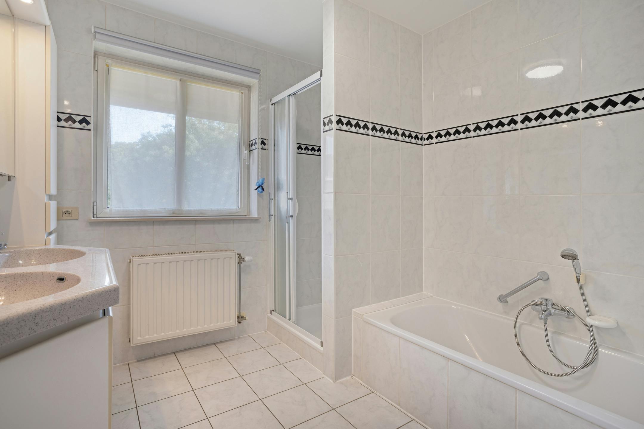  Instapklaar 2-slaapkamer appartement vlakbij het centrum van Roeselare! foto 9