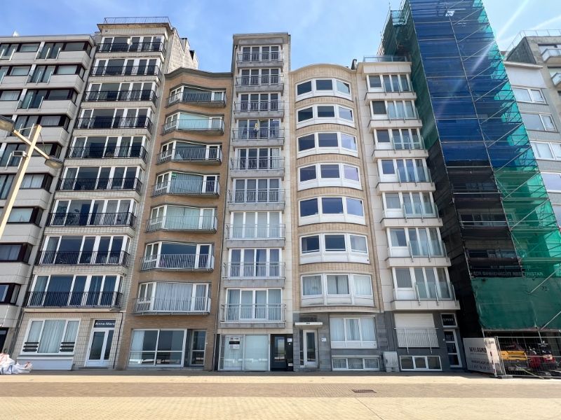 Uitzonderlijk ruim (114m²) bemeubeld appartement met handelsfunctie op de Zeedijk te Middelkerke! foto 25