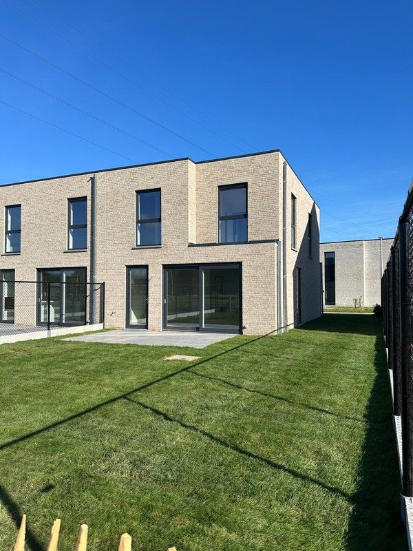 Instapklare nieuwbouwwoning met zonnige tuin te Roeselare foto 2