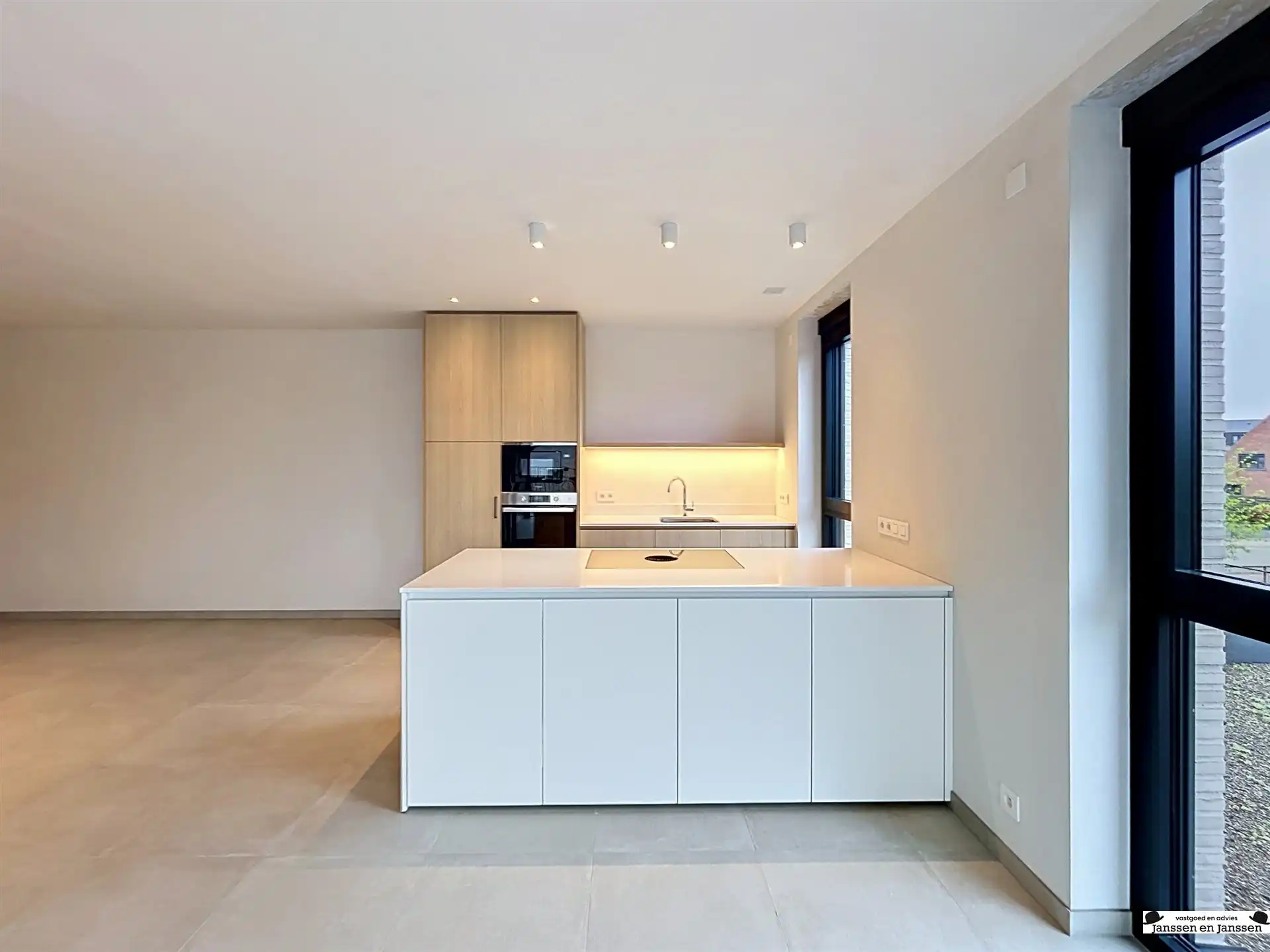 Modern twee slaapkamer appartement in centrum Gooreind foto 2