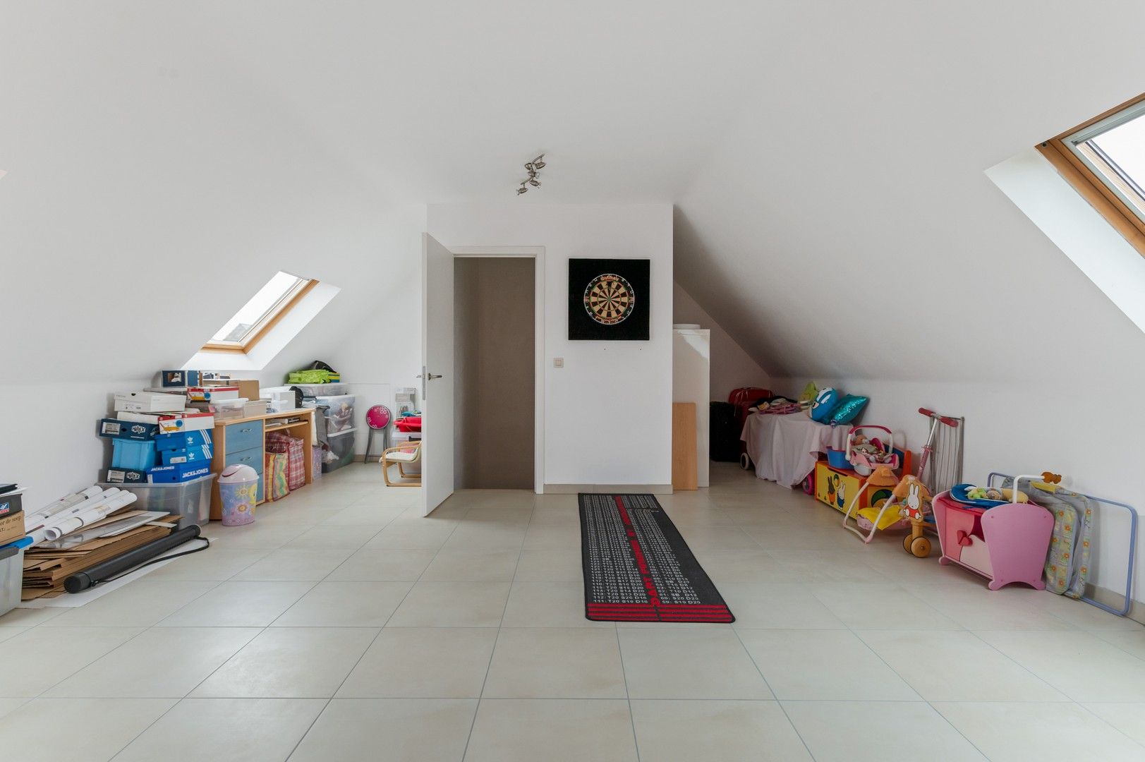 Instapklare halfopen woning met 4 slpk, tuin met zwembad foto 17