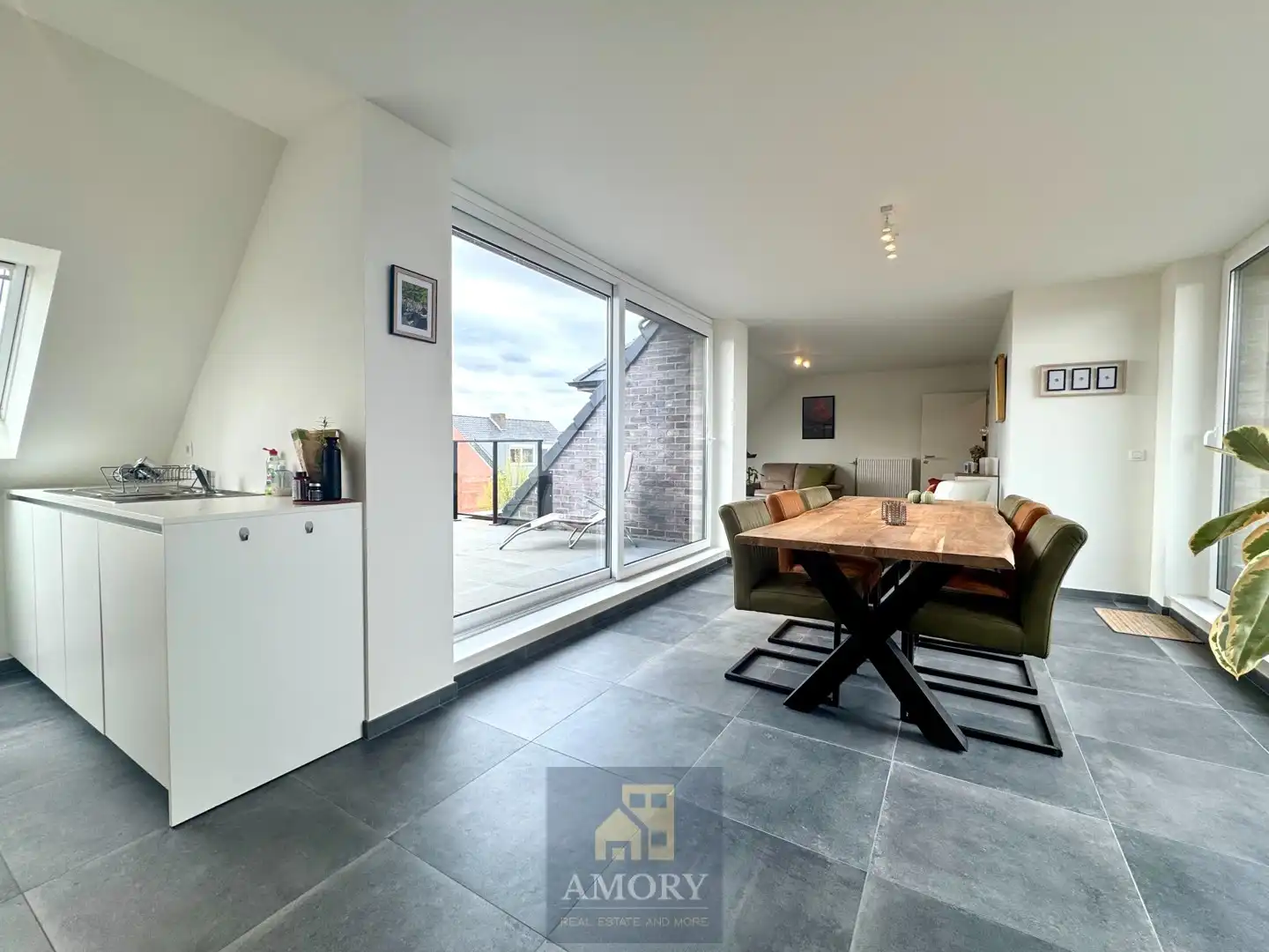 Zonovergoten penthouse met 2 grote terrassen aan Kerkplein te Beveren-Leie foto 14