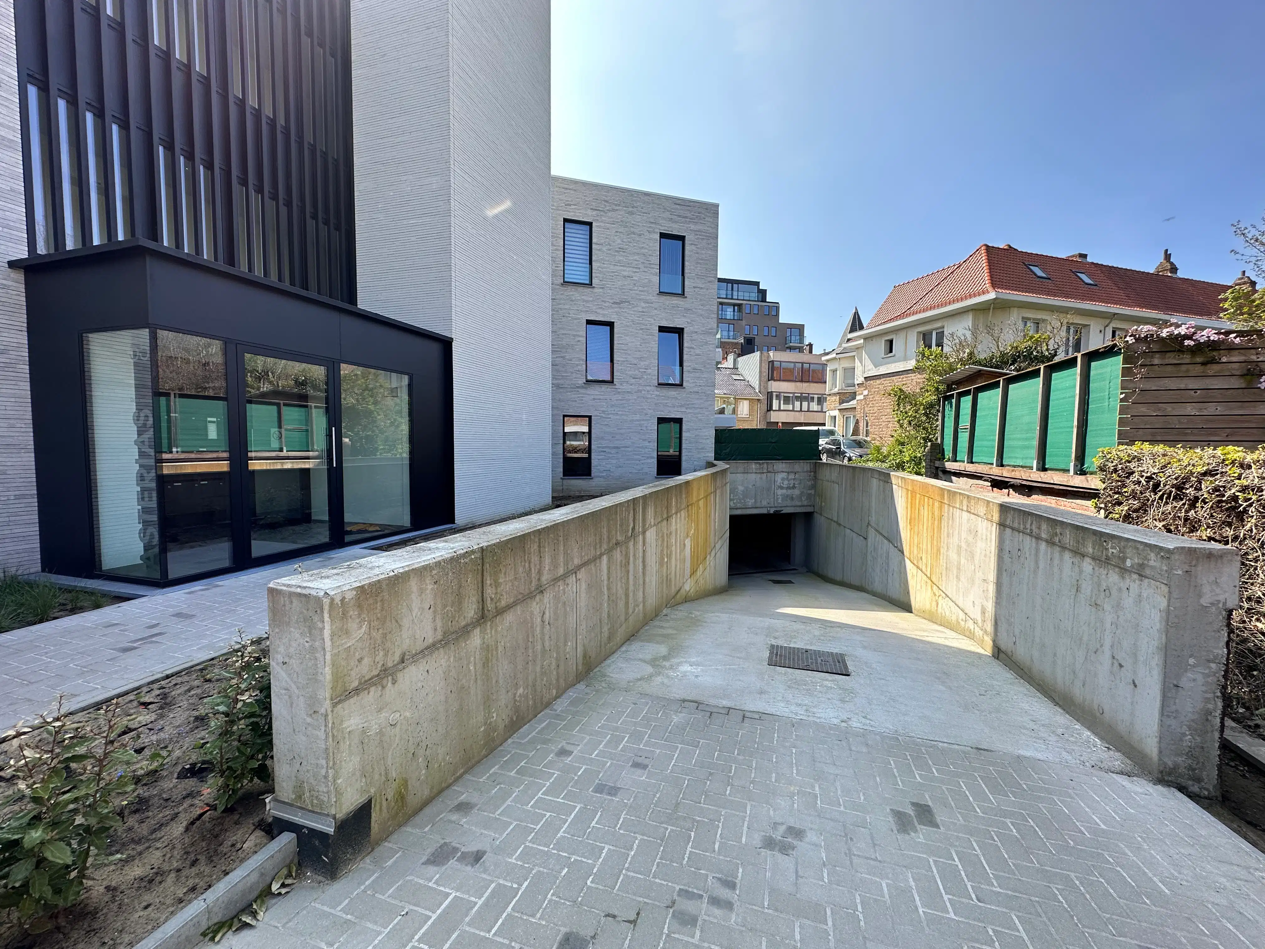 Dubbele gesloten garagebox in het hart van De Panne foto 3