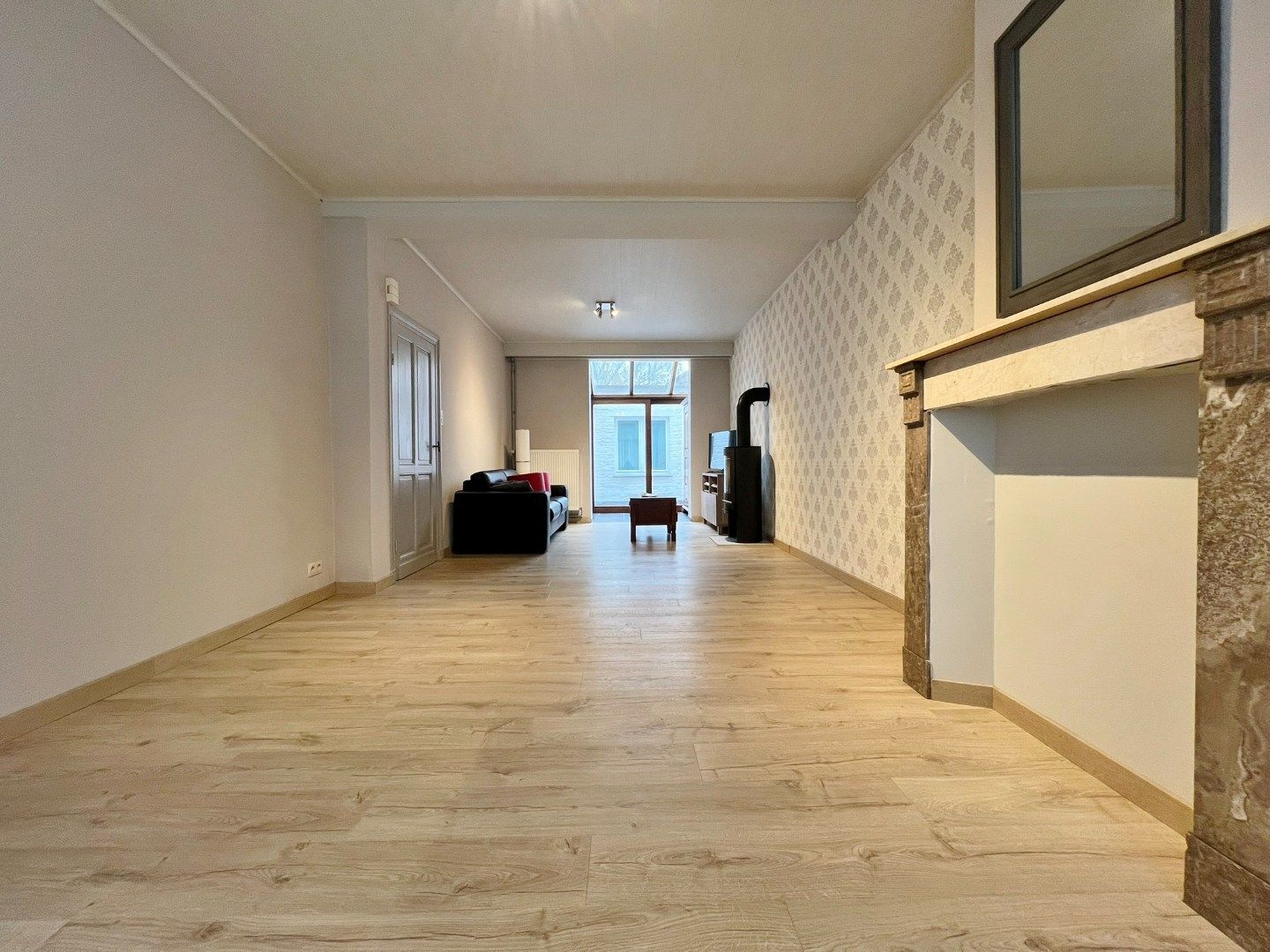Instapklare woning met prachtige tuin op een perceel van 1.680m² op 500meter van de markt.  foto 4