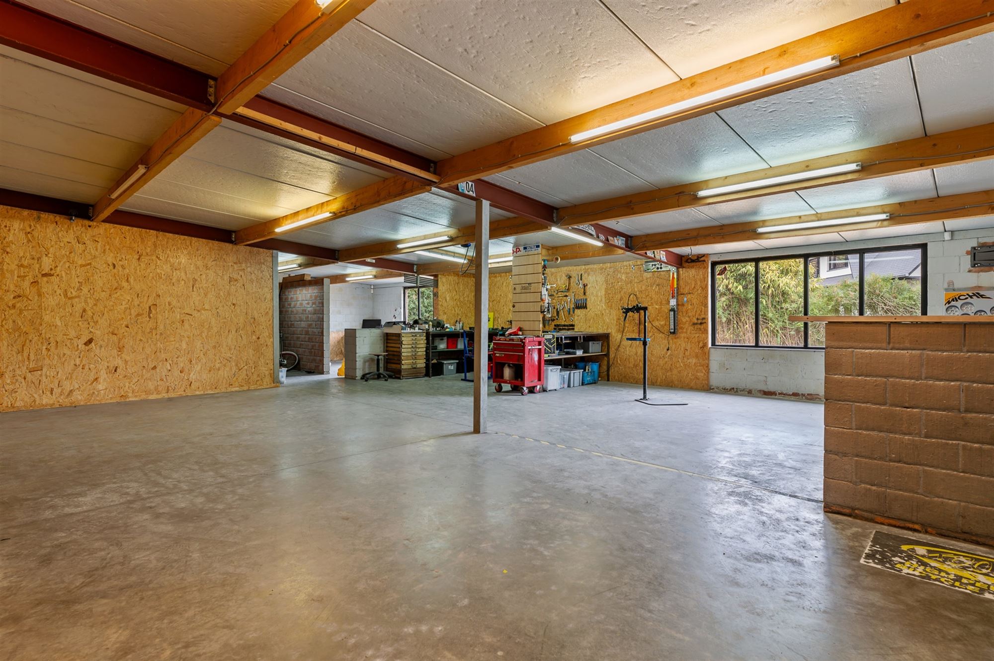 RUIME WONING (213M2) MET 5 SLAAPKAMERS + POLYVALENTE RUIMTE VAN 240M2 OP EEN PERCEEL VAN 18A91 foto 21