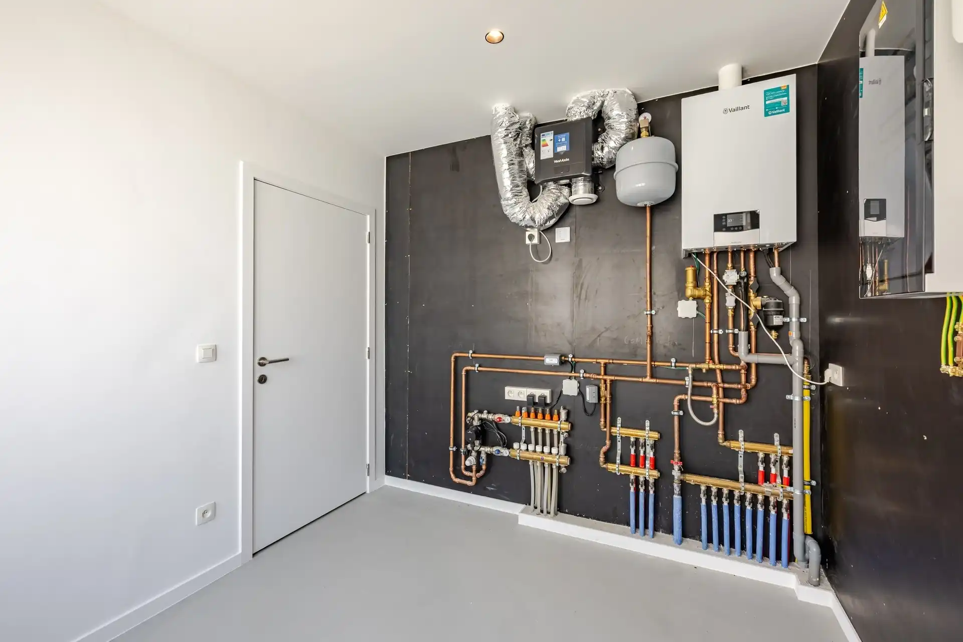 Top gerenoveerde woning met 2 slks en terras foto 11