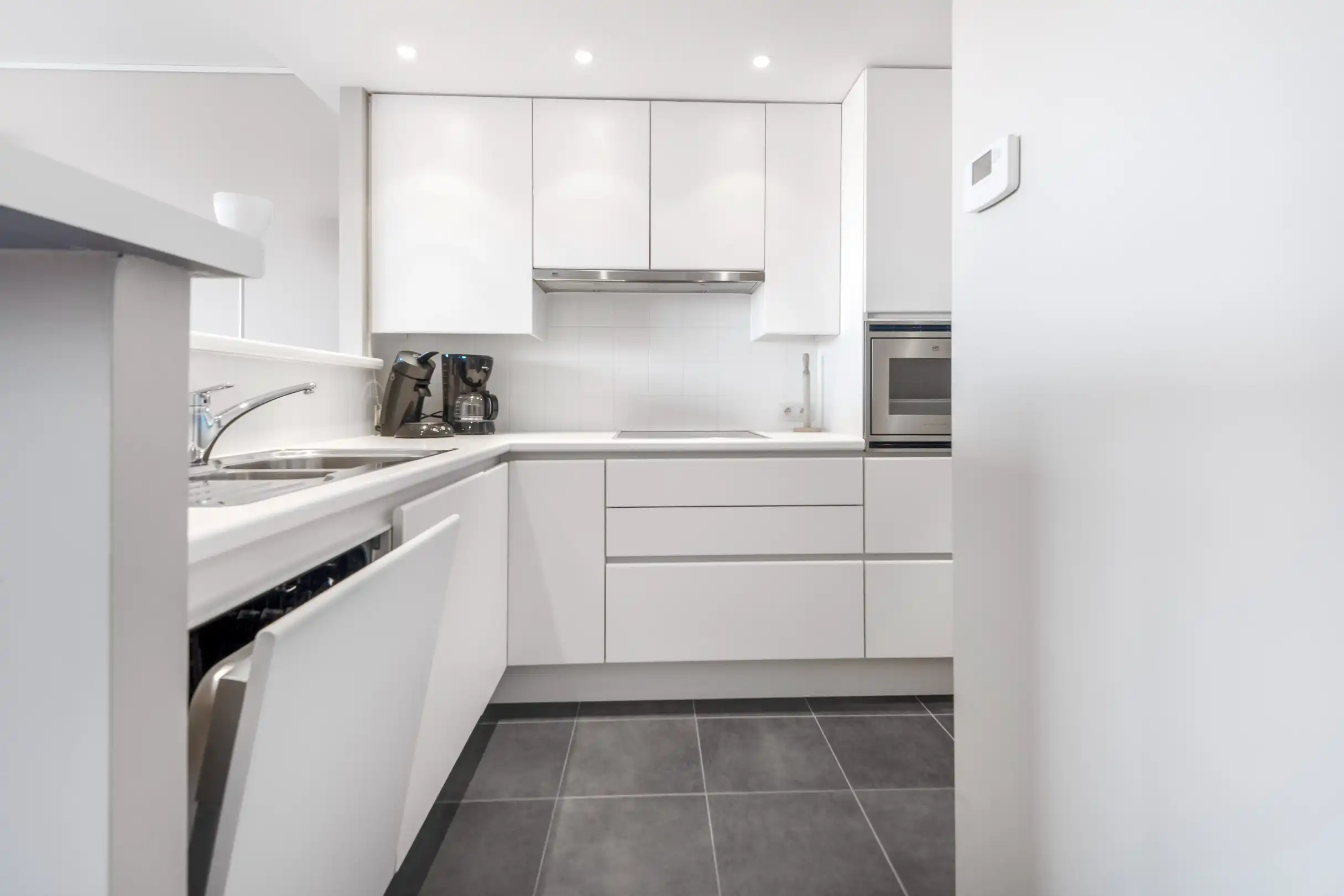 Gemeubeld appartement met zicht op het Zegemeer - inclusief inpandige garage. foto 9