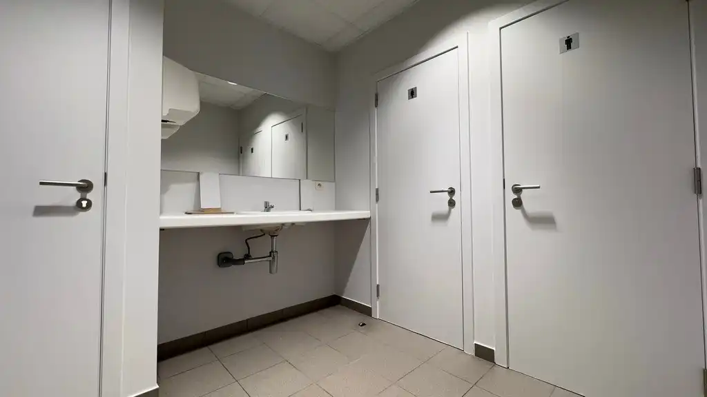 Klein magazijn met kantoren te huur aan The Loop in Gent foto 15