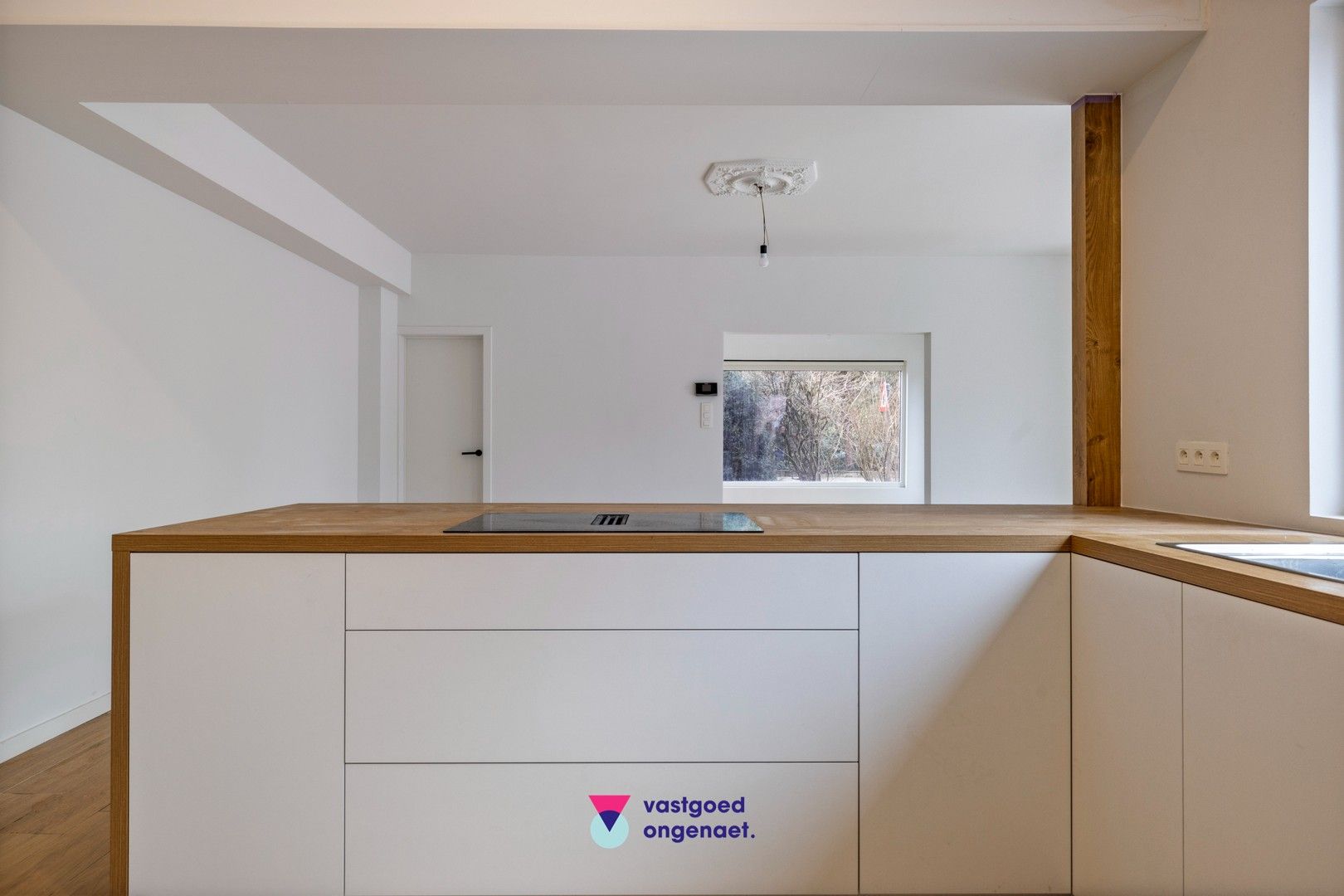 Instapklare, recent gerenoveerde woning op toplocatie in Laarne foto 3