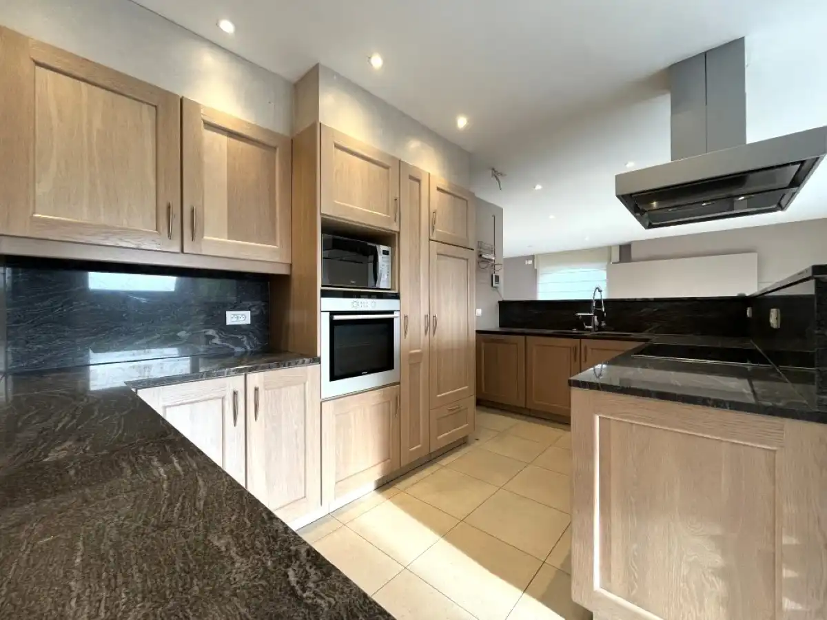 Moorslede – Villa in Spaanse stijl met dubbele garage en 4 slaapkamers foto 8