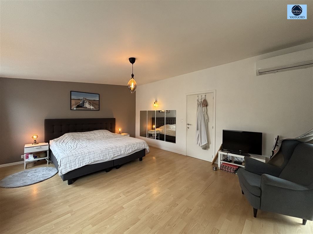 RUIME WONING MET LOODS foto 12