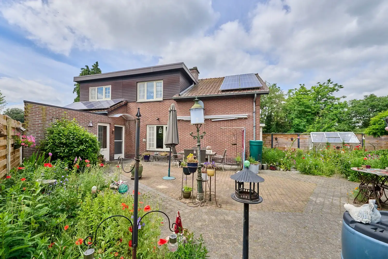 Vrijstaande karakteristieke woning met 4 slaapkamers gelegen op een fraai gelegen perceel foto 18