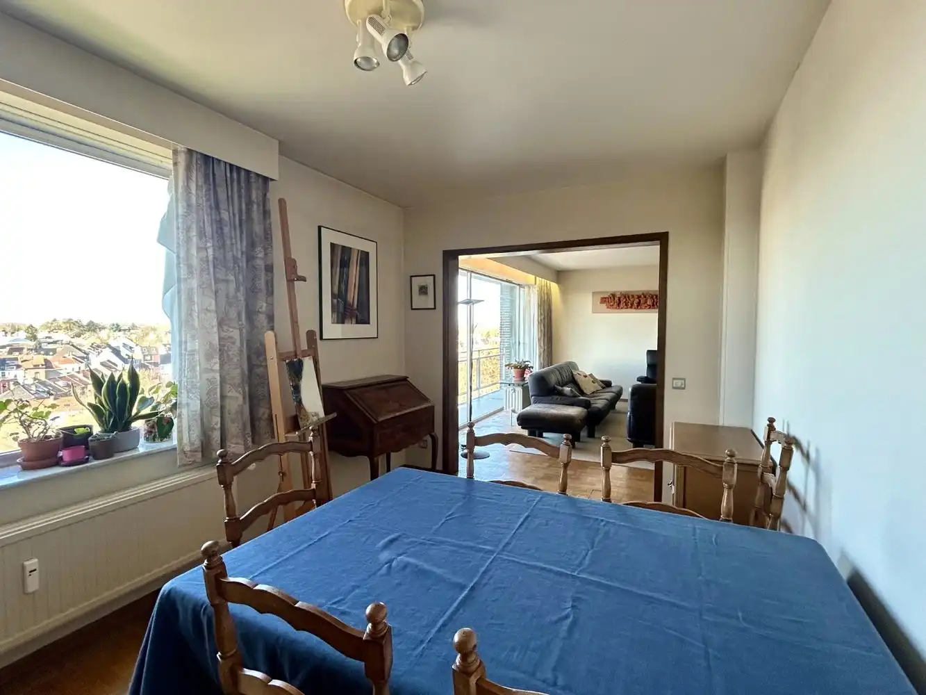 Ruim 3-kamerappartement met garagebox en autostaanplaats foto 7