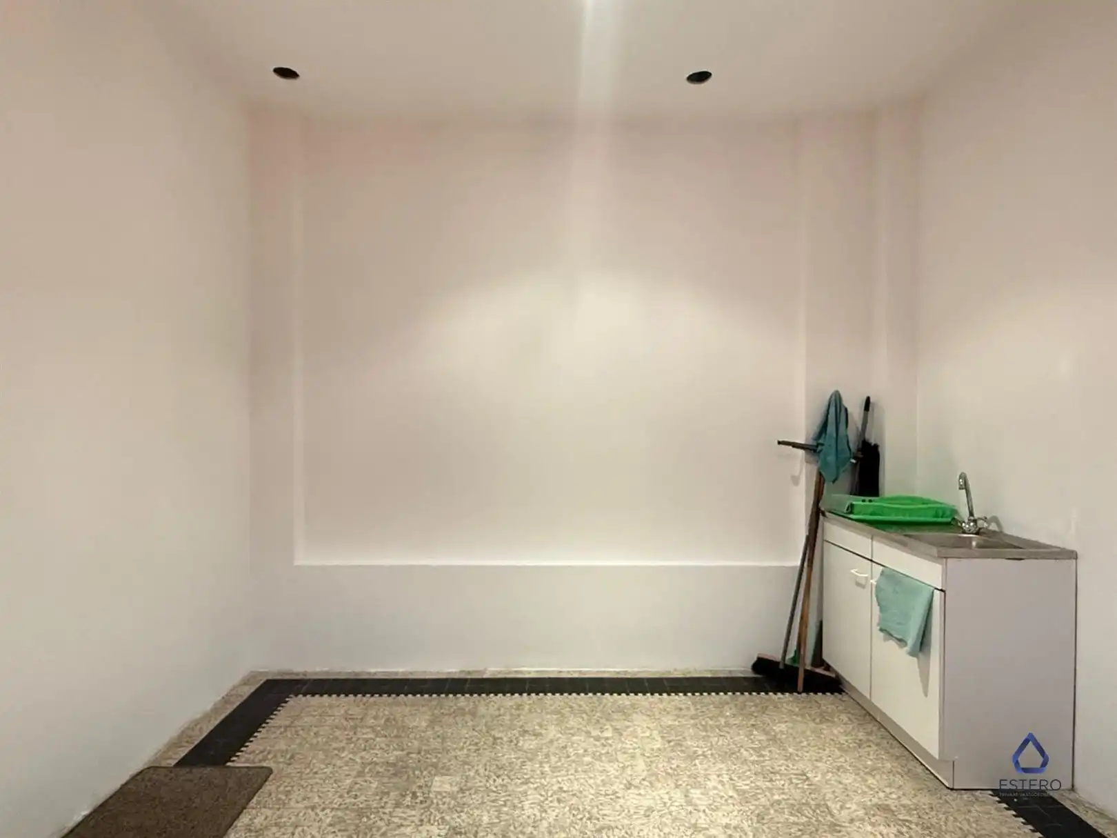 Multifunctionele bergruimte privatief te Lessen foto 3