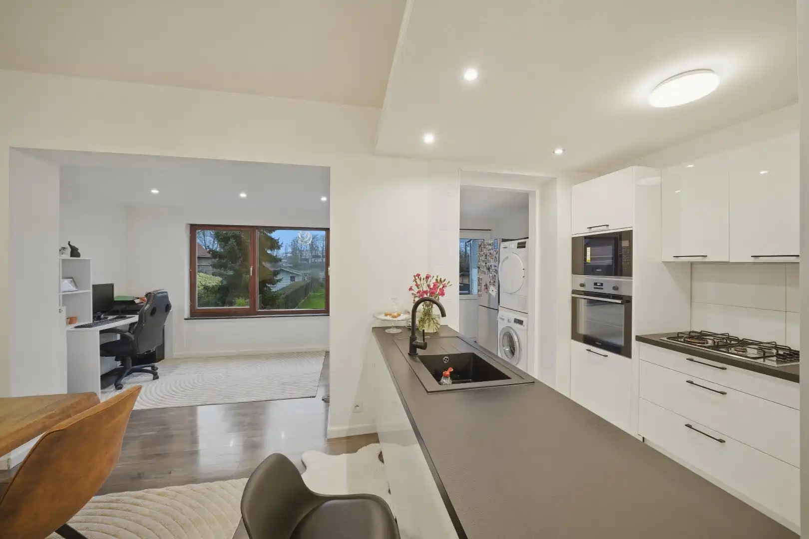 Instapklare woning met diepe tuin te Oostende foto 9