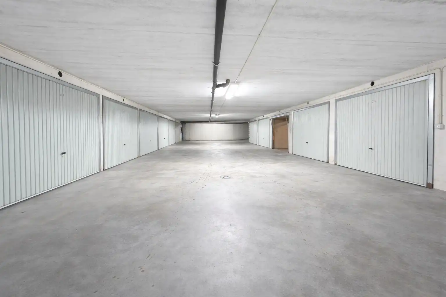 Gesloten garagebox op een toplocatie te Knokke foto 5