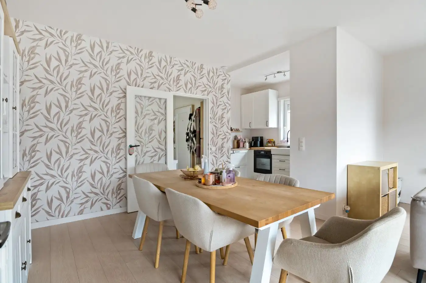 Instapklaar hoekapp. op 1e verd. met 2 slpk., balkon en garagebox foto 5