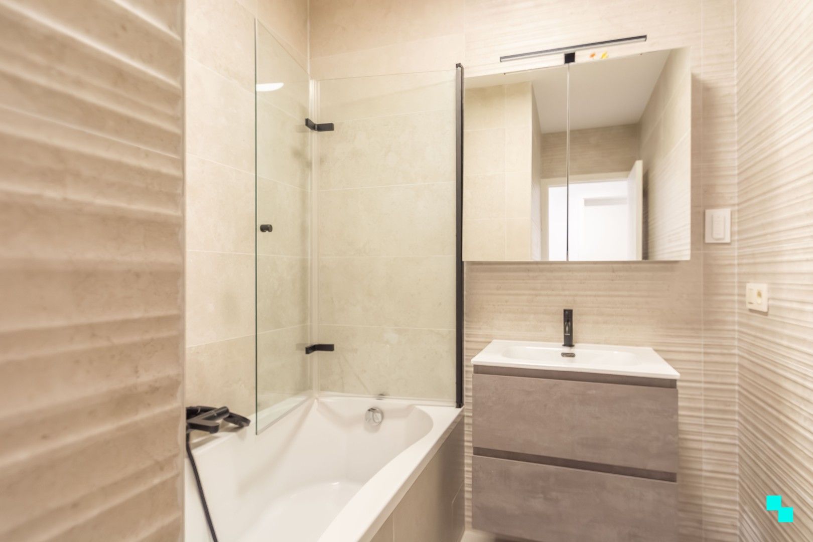 Ruime woning op rustige locatie te Wetteren foto 9