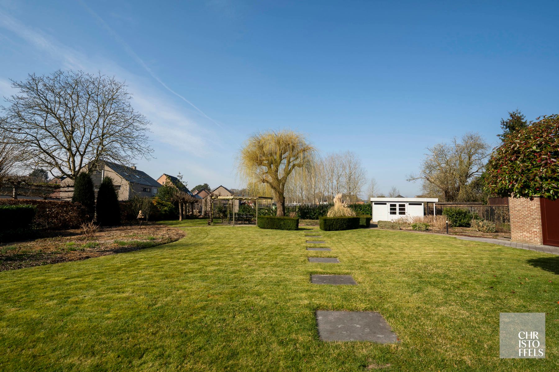 Riante vrijstaande woning mét praktijkruimte in het centrum van Opgrimbie!  foto 12