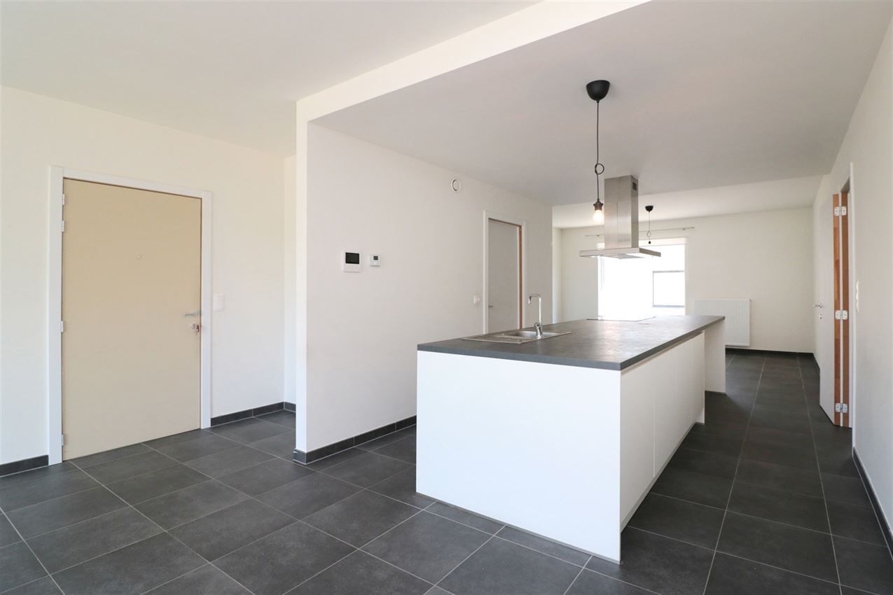 3 appartementen en 4 autostaanplaatsen foto 27