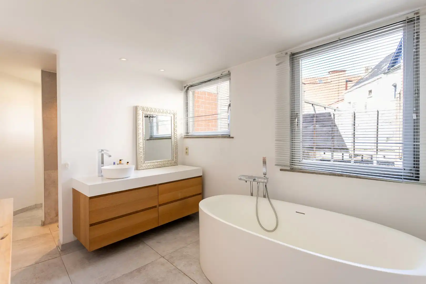 Karaktervolle woning met 3 slpk en terras te centrum Halle foto 18