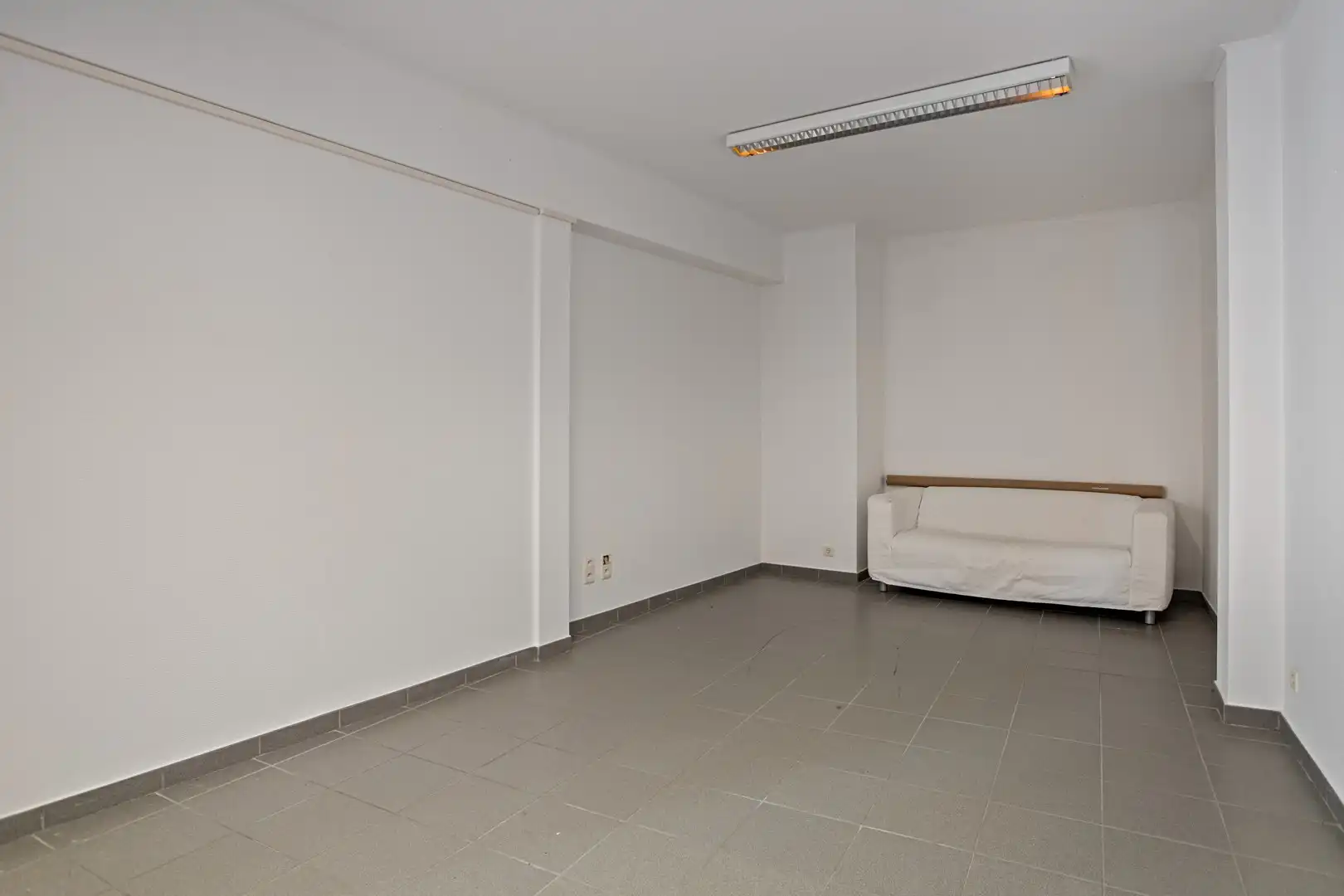 2 Handelspanden te koop in het hartje van Diepenbeek foto 7