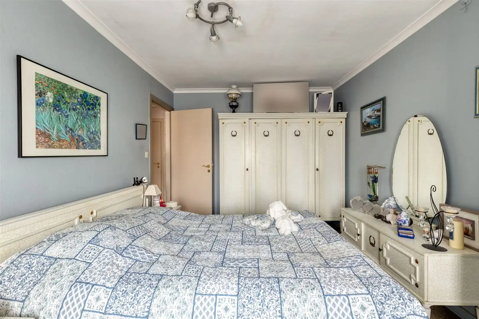 Ruime statige woning in een rustige buurt foto 16