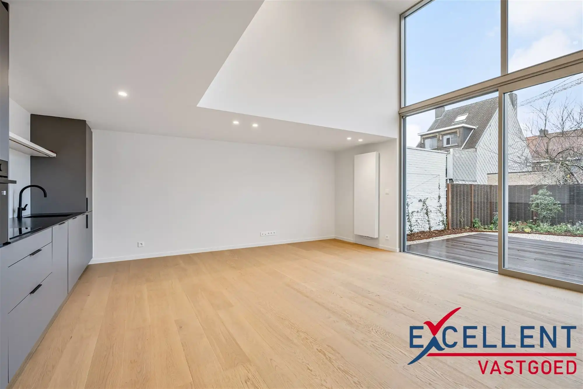 Uitzonderlijke woning met tuin centrum Deinze foto {{pictureIndex}}