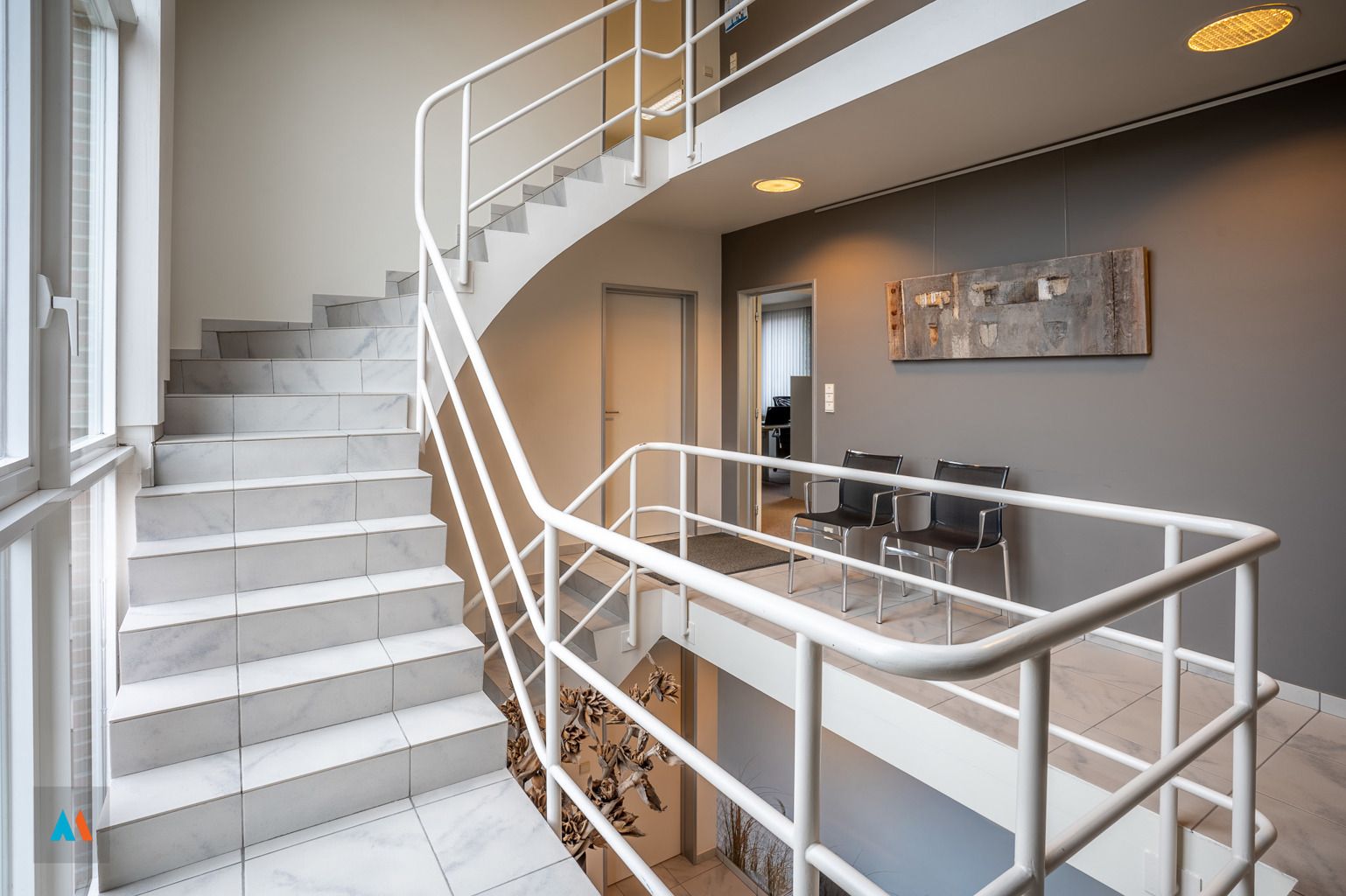 Kantoorgebouw met dakappartement foto 9