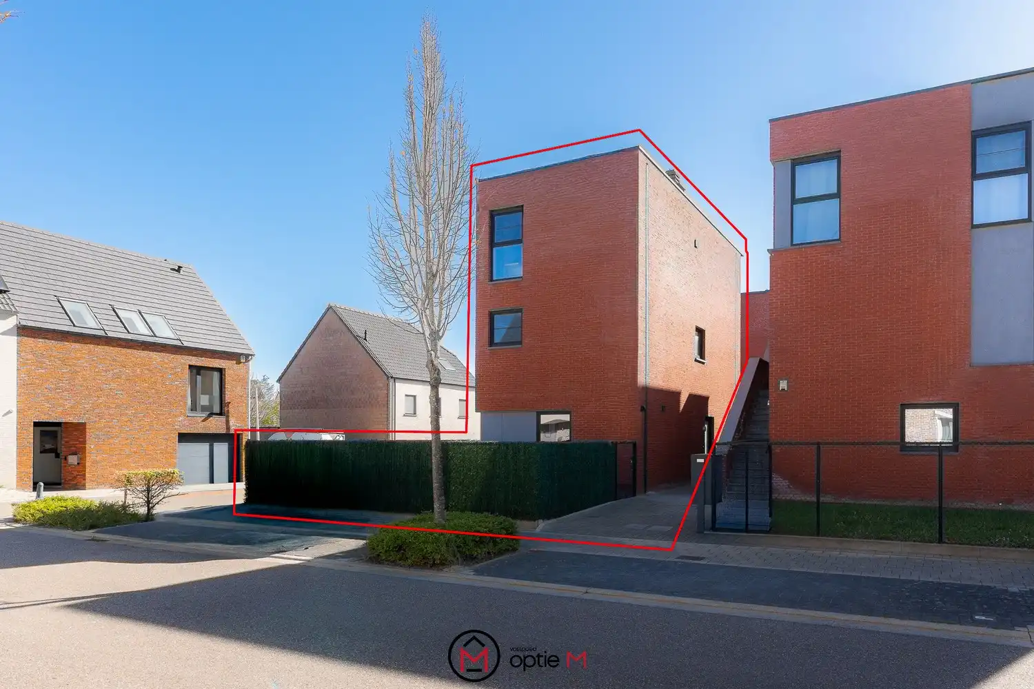 Instapklare ruime woning te koop kortbij het centrum van Hasselt foto {{pictureIndex}}