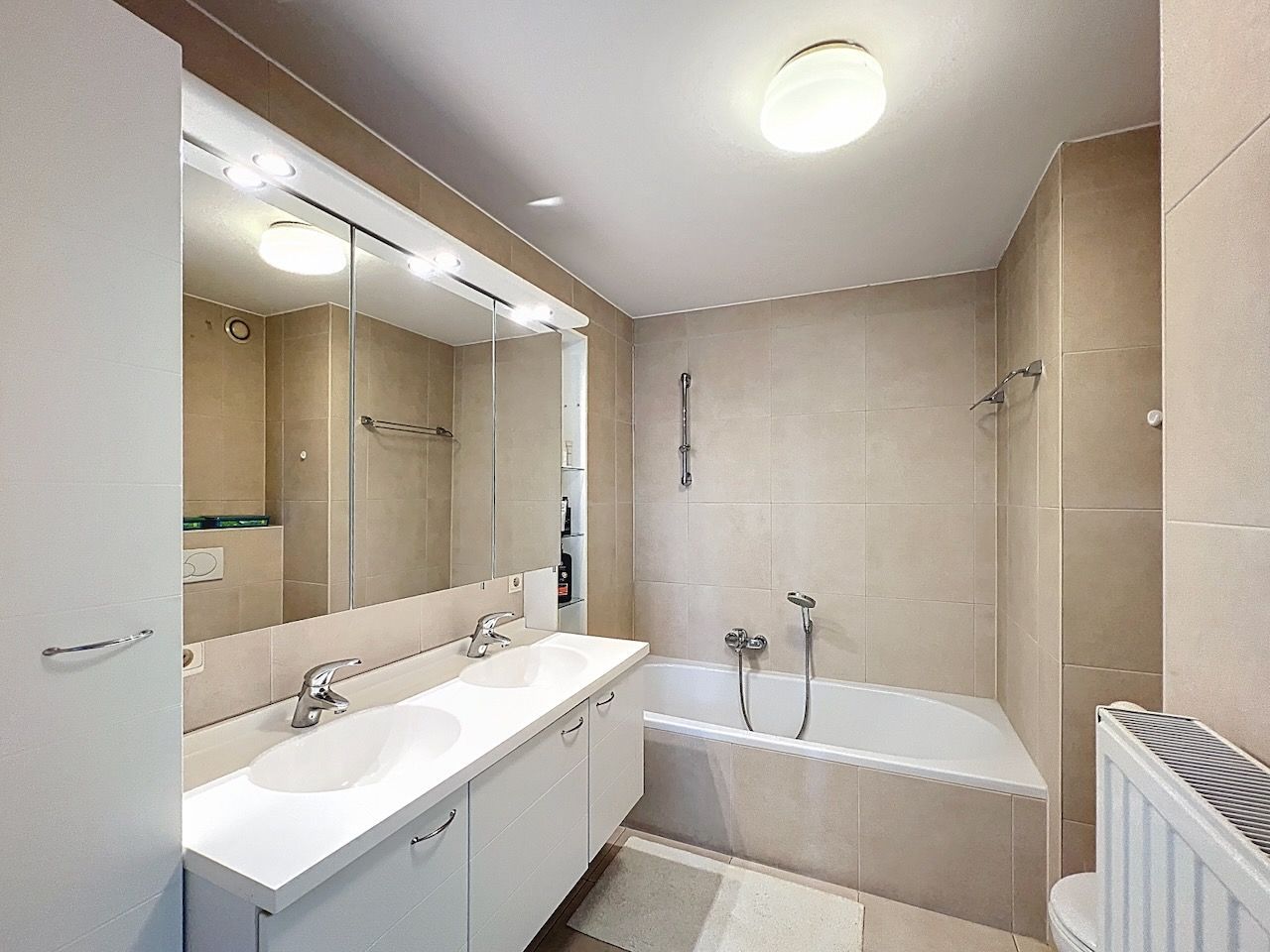 Zuidgericht duplex-dakappartement met veel ruimte op toplocatie in Heist foto 18