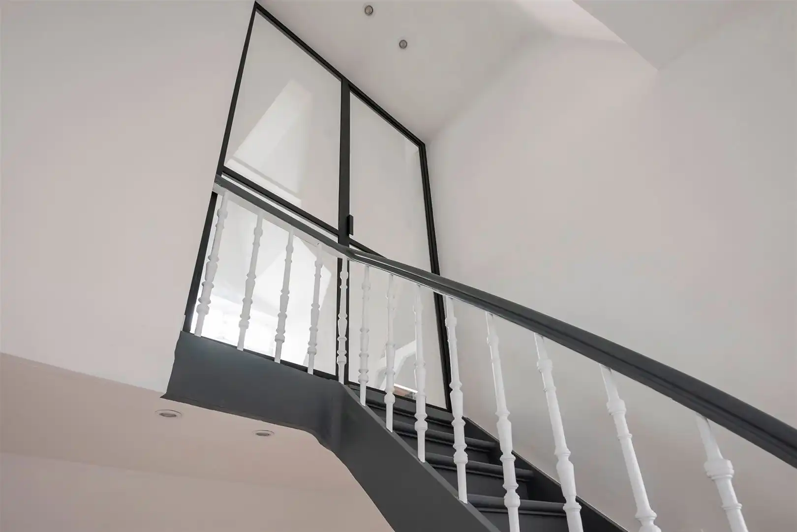 Majestueus burgerhuis met studio foto 23