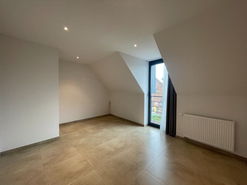 Instapklare woning met terras en garage in hartje Aspelare foto 13