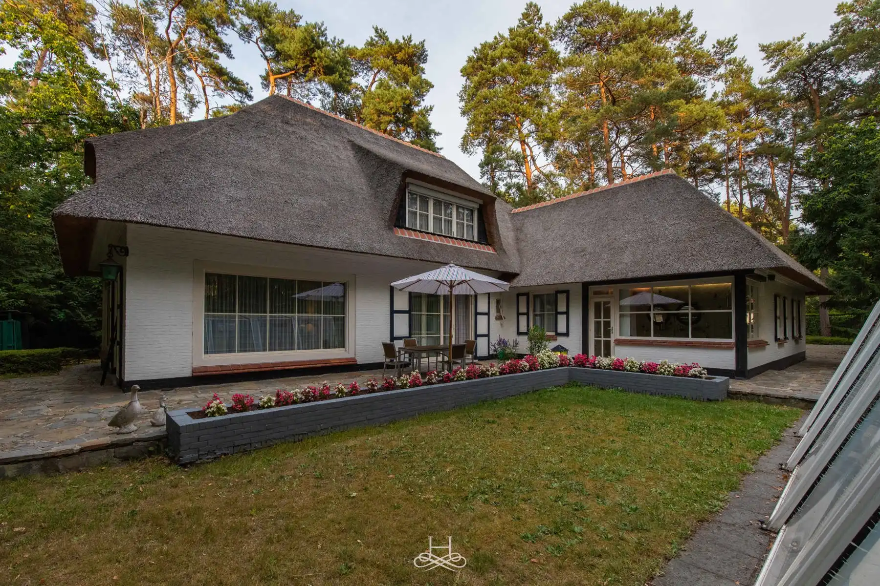 Karaktervolle villa op een zeer ruim en groen perceel foto 28