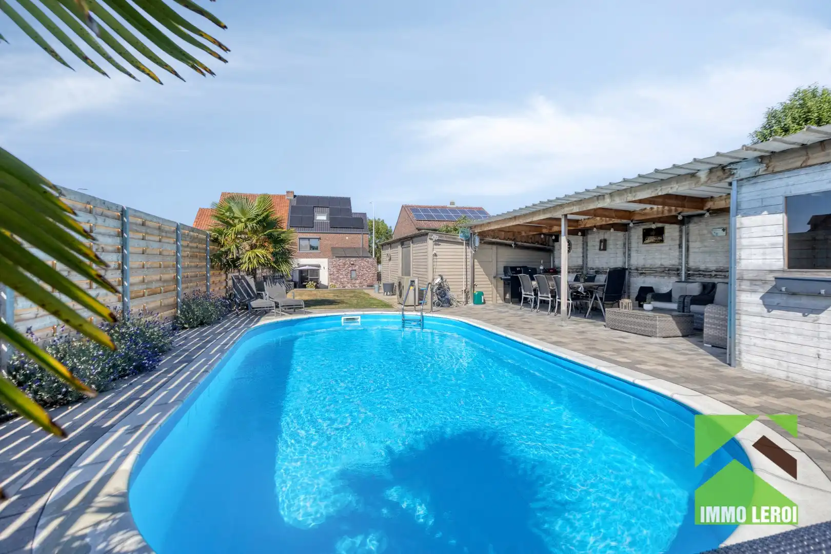 Instapklare gezinswoning met 3 slaapkamers, zwembad en energiezuinige technieken foto 2