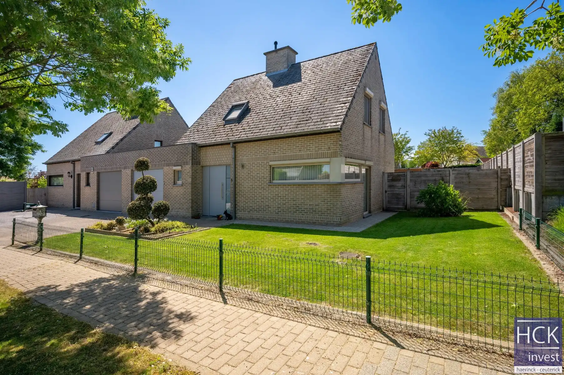 KRUISHOUTEM - Uitermate goed onderhouden woning met 3 SLPK. op toplocatie! foto 3