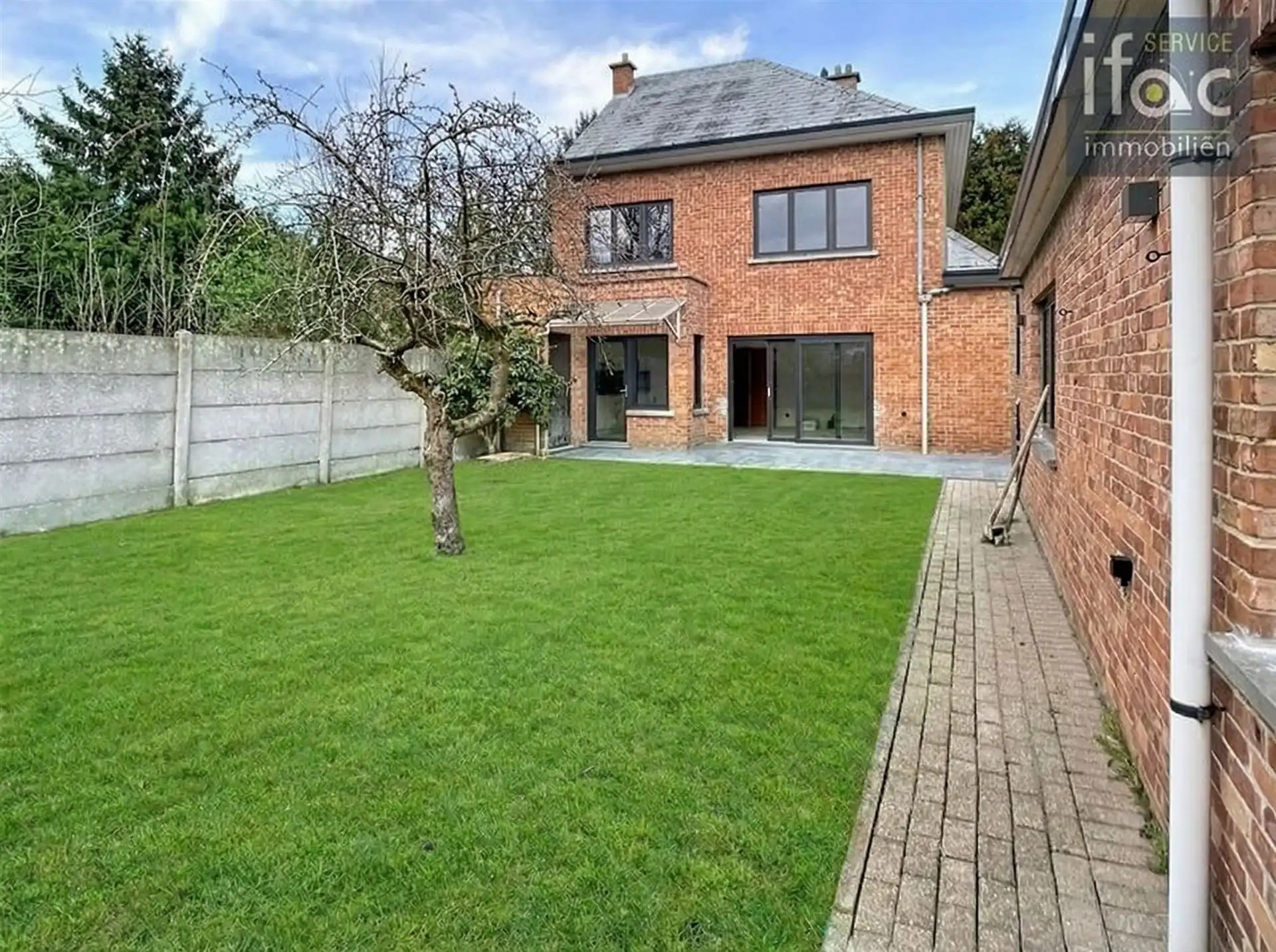 Volledig vernieuwd woning, grote garage, tuin, 3 gr slpks foto 2